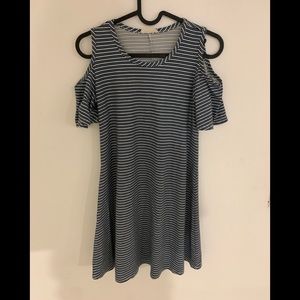 Btween HOLDED SHOULDER DRESS